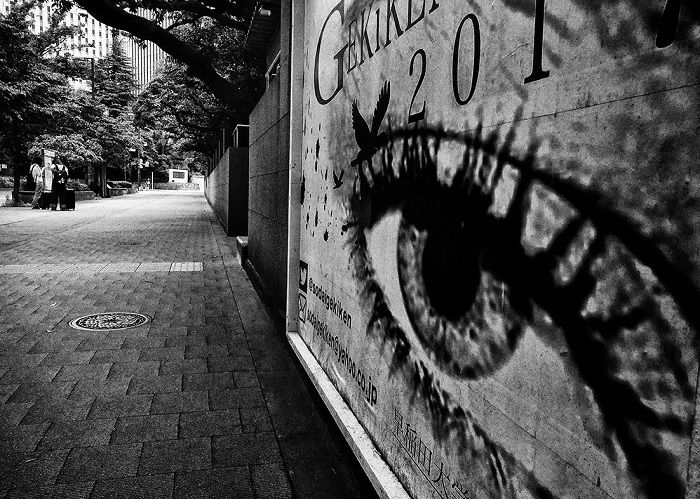 Big eye on street wall