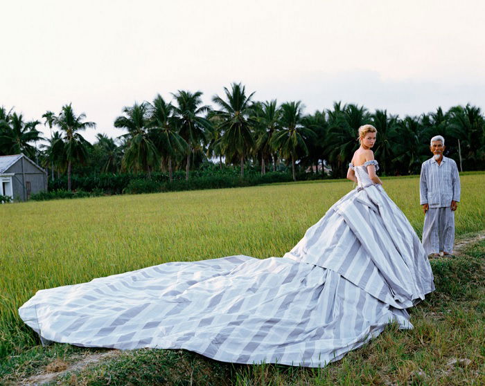 Kate Moss in dress with long tail in a tropical setting